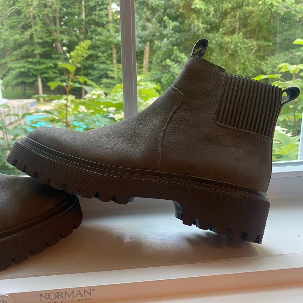 Madewell grey suede boots